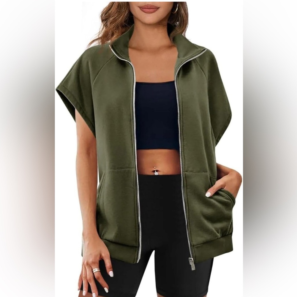 ROMRUM Women's Zip Up Sweatshirt Short Sleeve Jacket with pockets - M (Amazon)